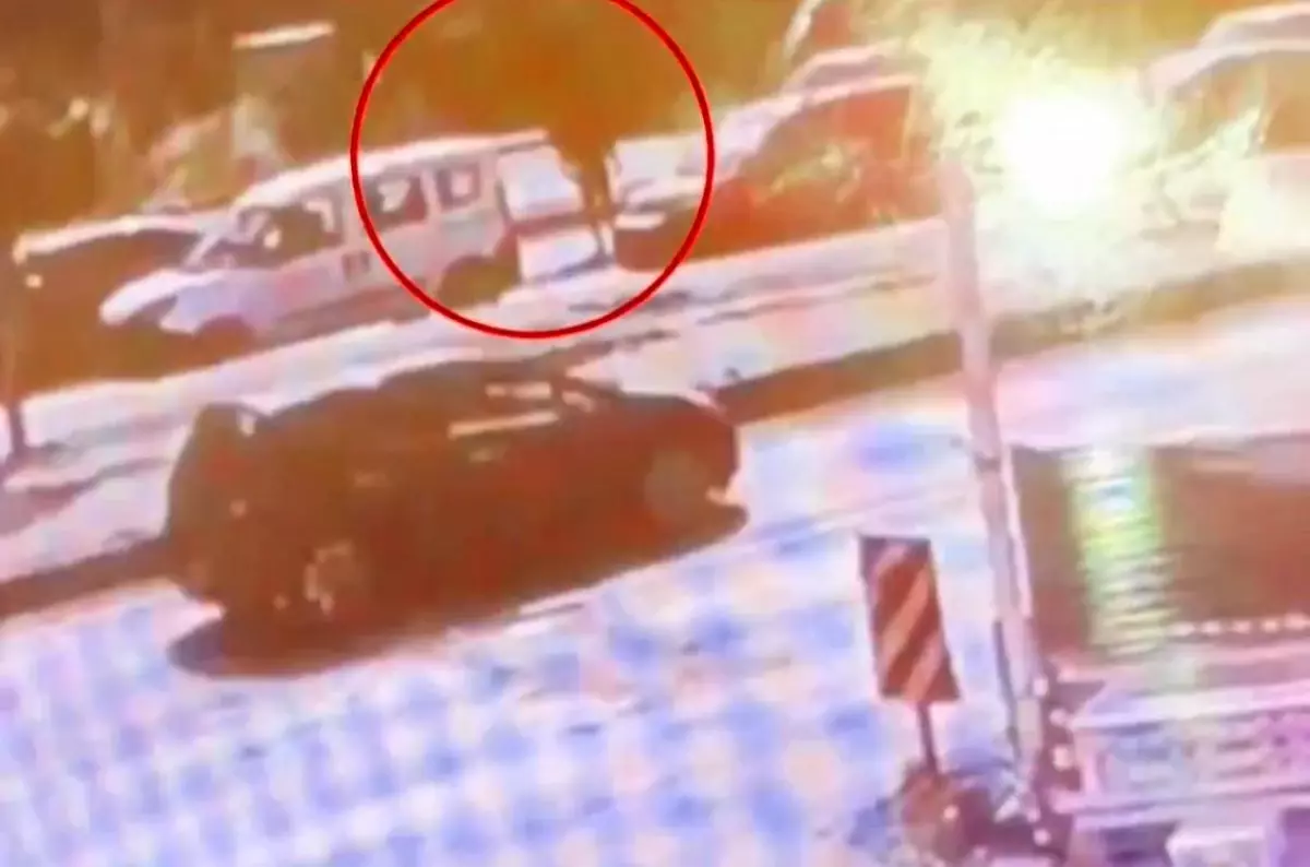 Torbalı'da otomobile pompalı tüfekle ateş açıldı
