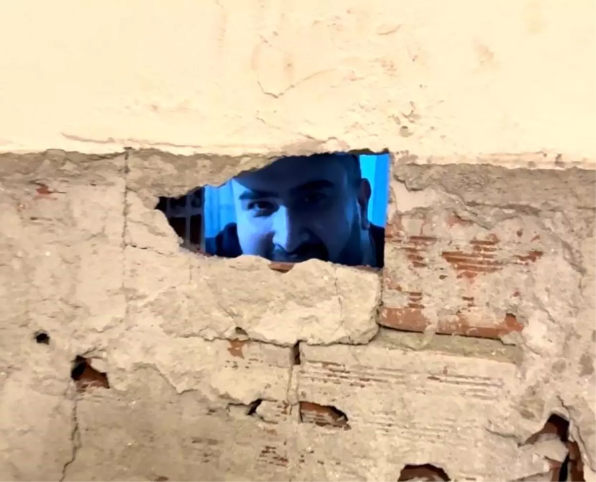 Mersin'de Komedyen Duvarı Delindi!