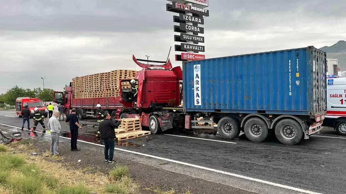 Karapınar'da Tır Kazası: 1 Yaralı