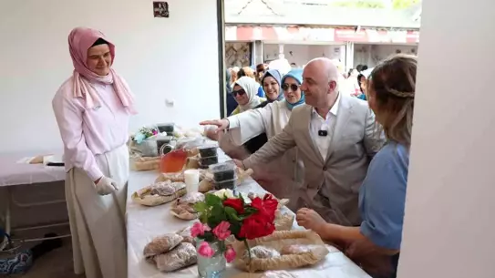 Darıca'da Kadınlar El Emeğiyle Yıl Sonu Sergisi Açtı