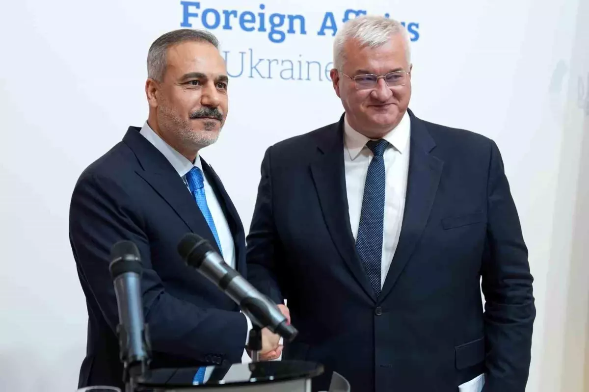 Bakan Fidan: "Erdoğan'ın ev sahipliğinde Trump'ın, Putin'in, Zelenskiy'in dört liderin bir araya gelmesiyle İstanbul'da yapılan görüşmelerin...