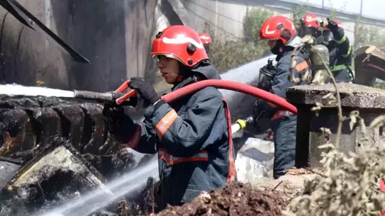 Sakarya'da Kontrplak Fabrikasında Yangın