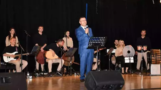 Başsavcı Korkmaz'dan Konserde Türkü Performansı
