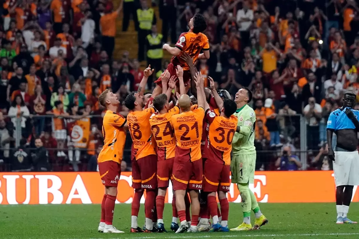 Dries Mertens Galatasaray'a veda etti