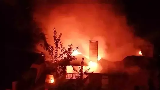 Yalova'da 3 Katlı Bina Yangını