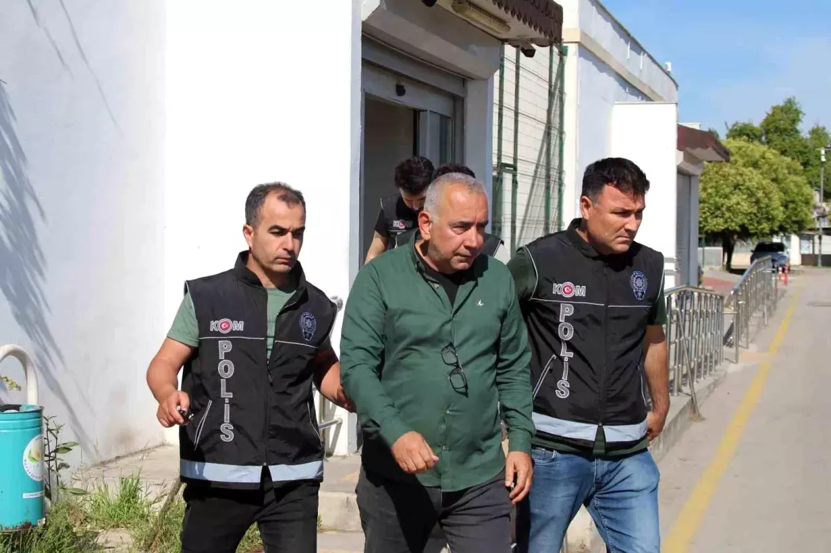 Adana'da Belediye Başkanları Gözaltına Alındı