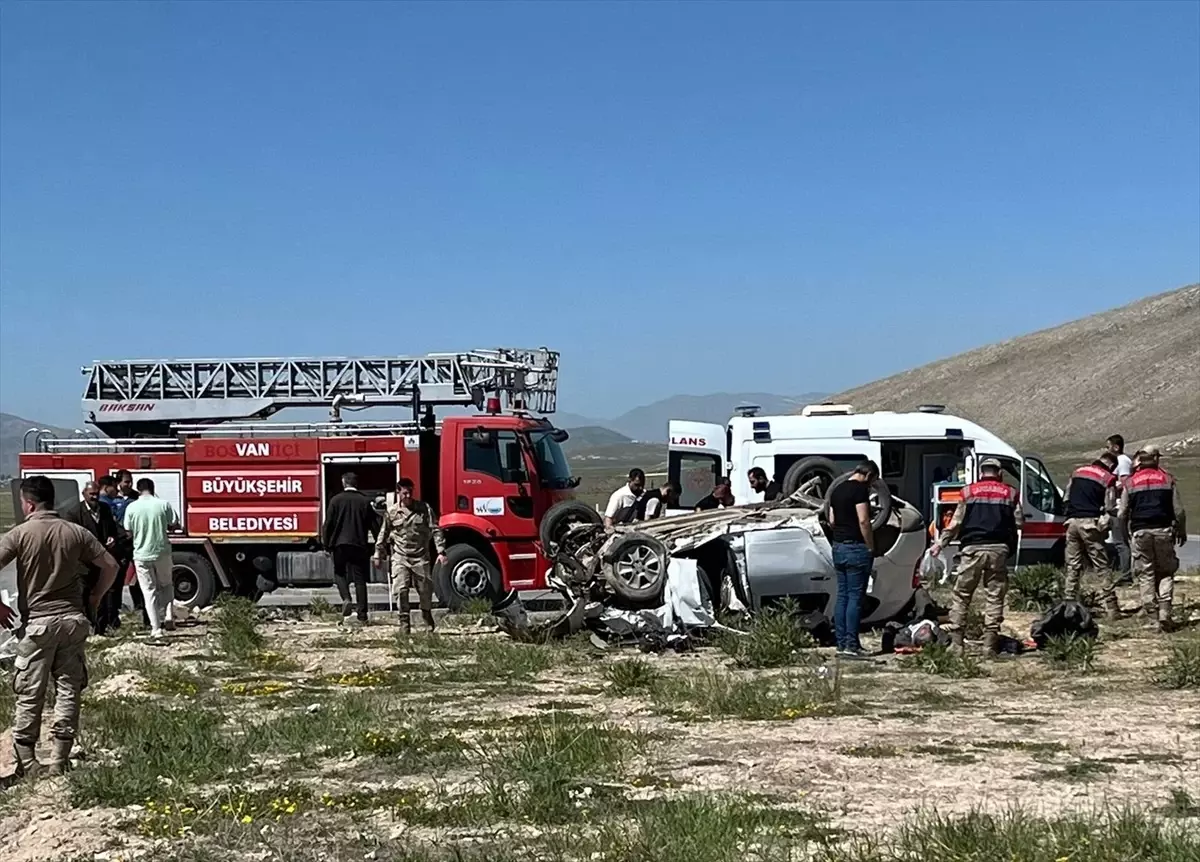 Van'da Trafik Kazası: 4 Ölü, 2 Yaralı