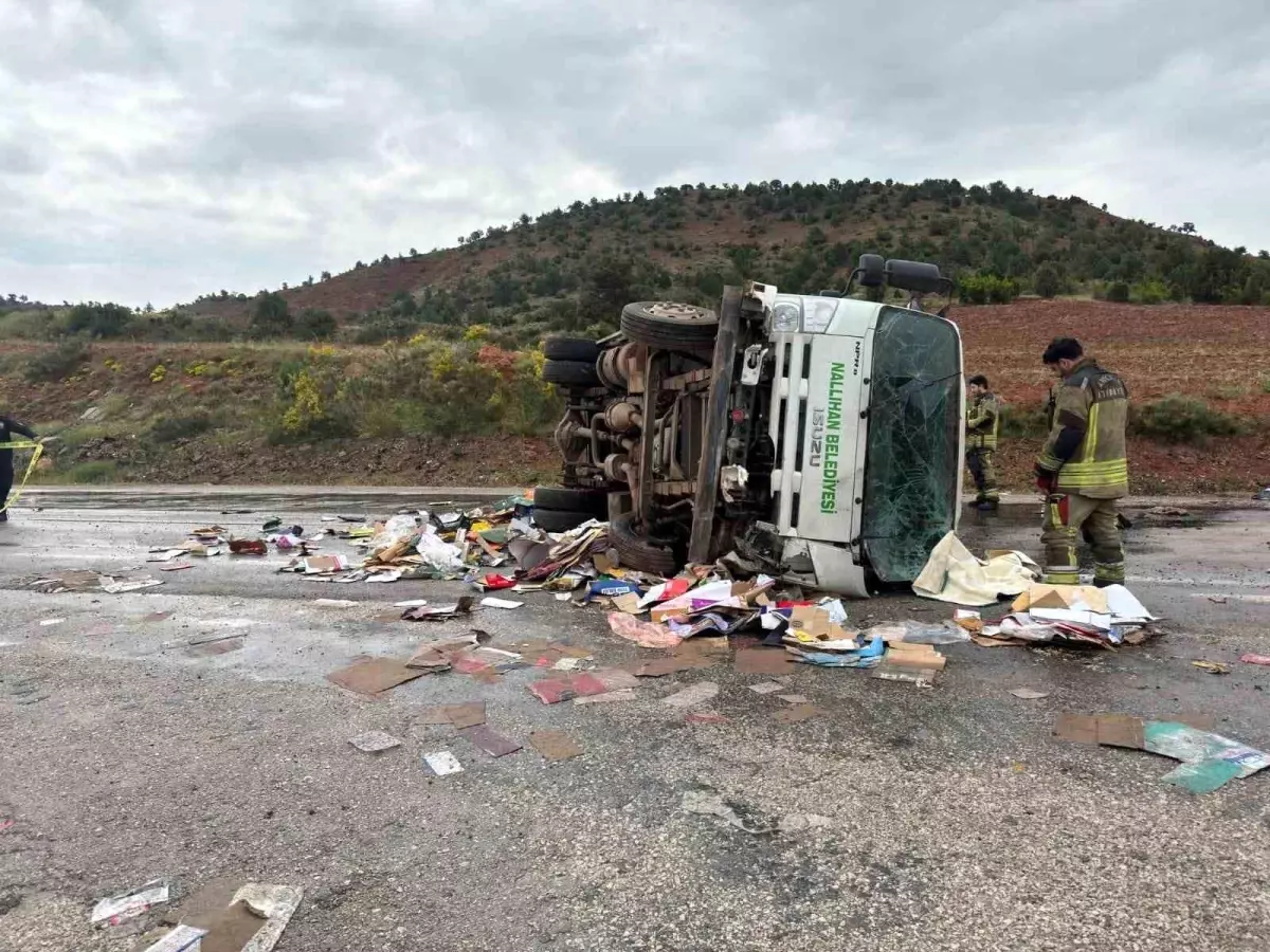 Ankara'da Belediyeye Ait Kamyon Devrildi: Bir İşçi Hayatını Kaybetti