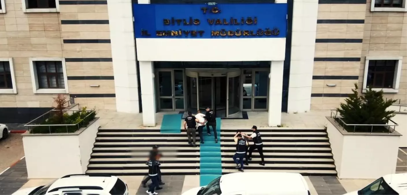 Bitlis'te Yedek Lastikten 4 Kilo Uyuşturucu Çıktı