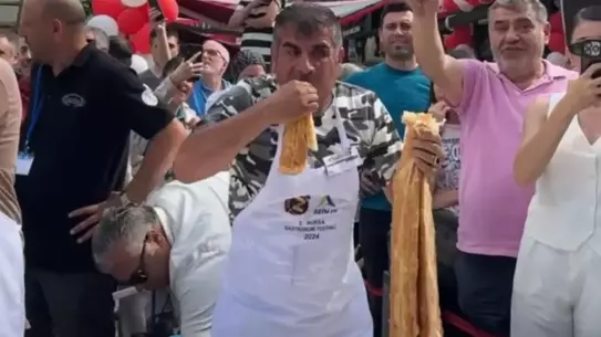 Bursa'da Börek Yeme Yarışması Şampiyonu