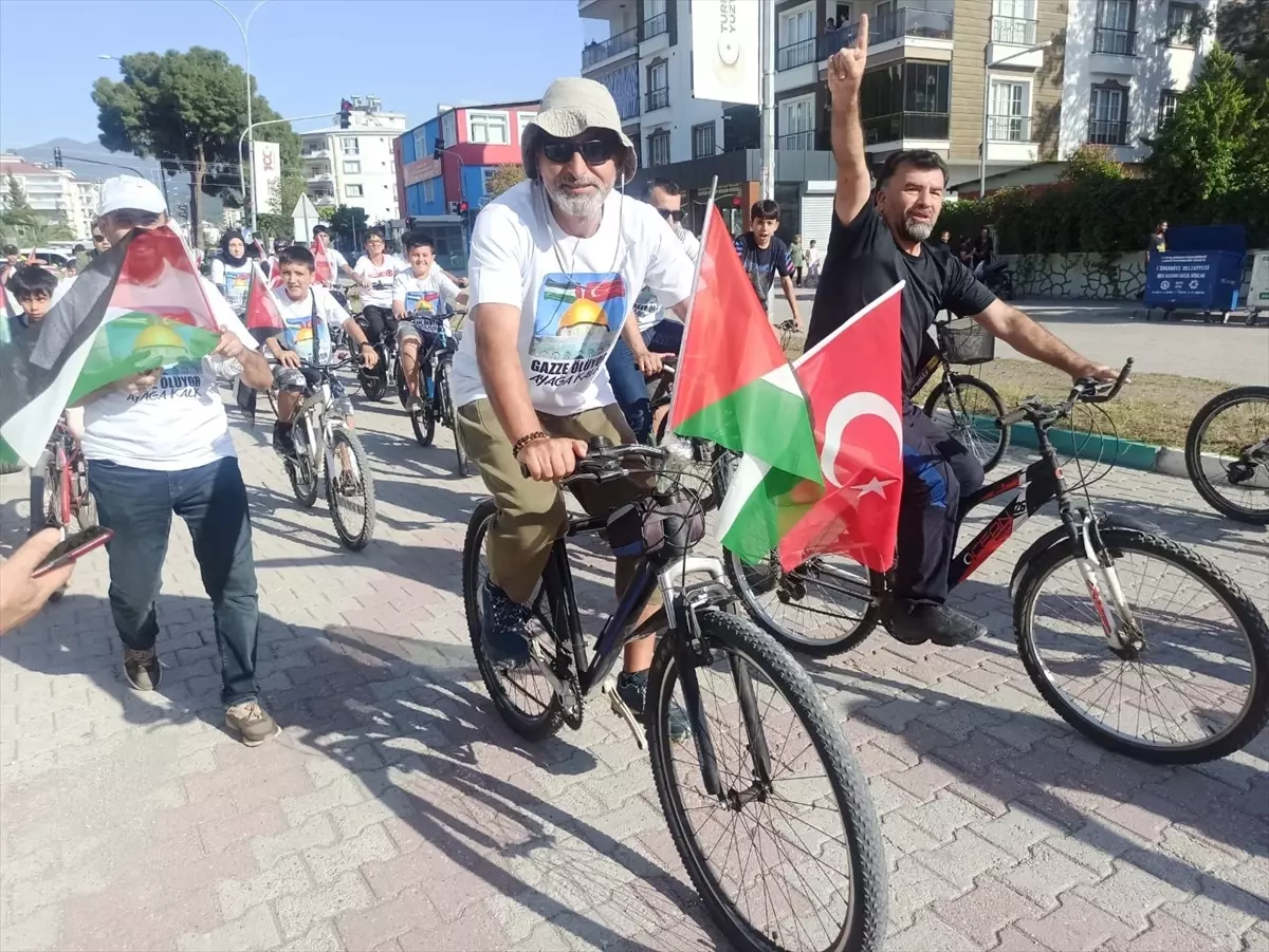 Osmaniye'de "Kudüs-Gazze-Mavi Marmara" temalı bisiklet turu yapıldı