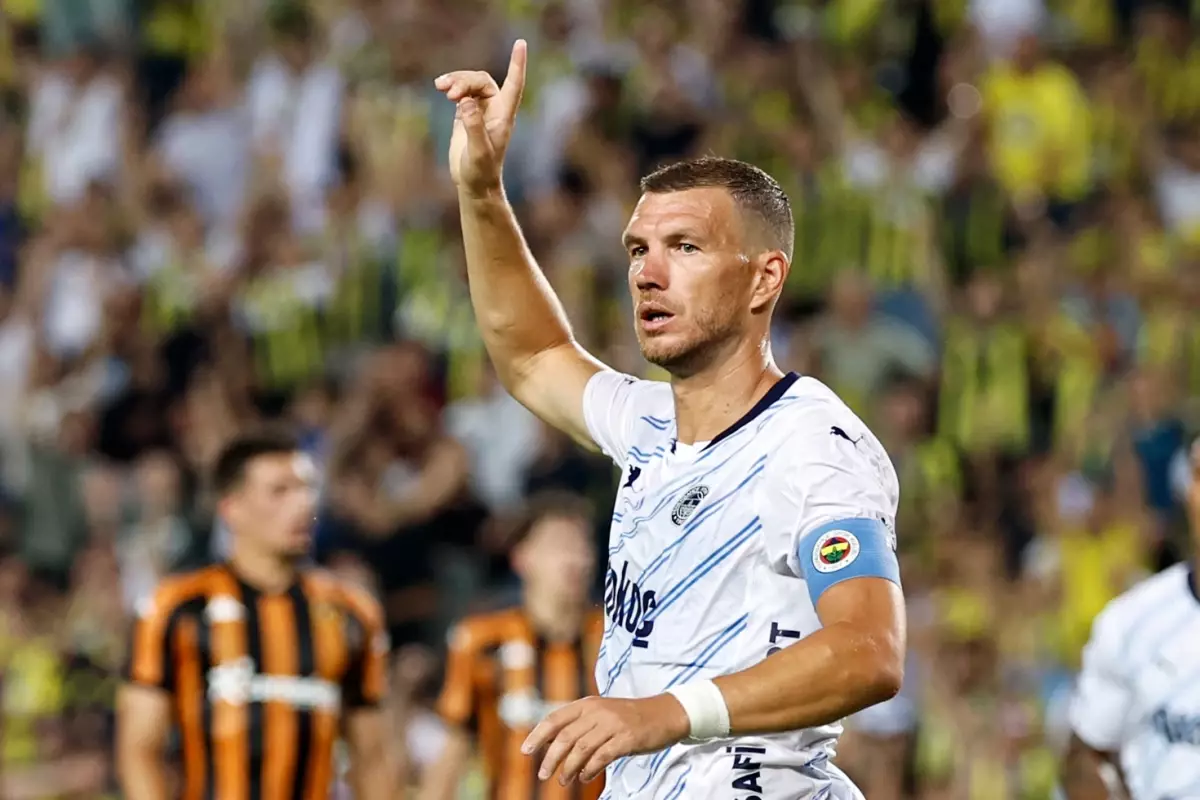 Fenerbahçe'den ayrılan Dzeko Türkiye'de kalabilir! Görüşmeler başladı