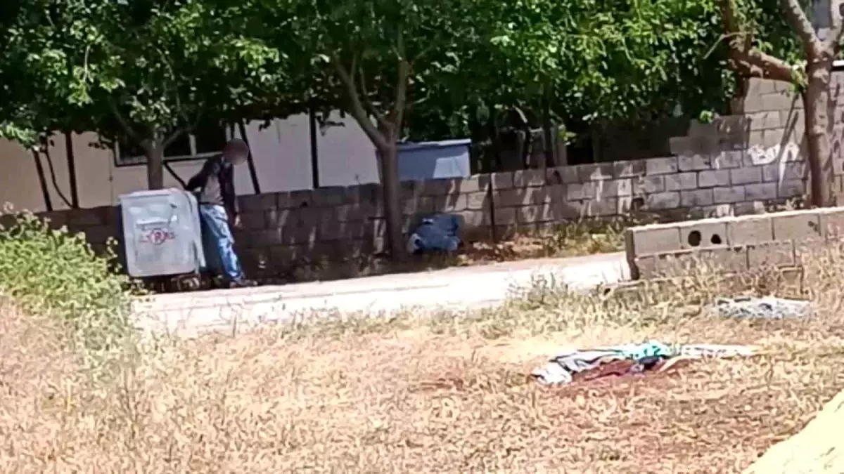 Kahta'da Zombi Gibi Davranan İki Kişi Hastaneye Kaldırıldı
