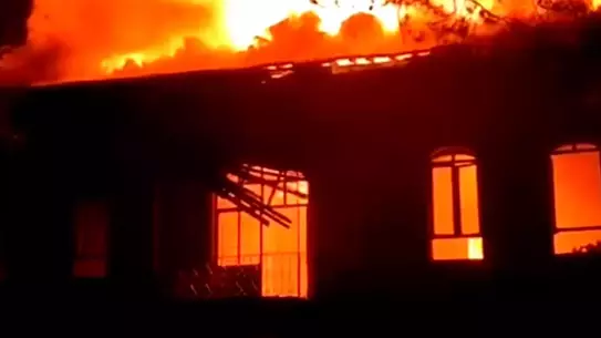 Tarihi Okul Yangında Kül Oldu