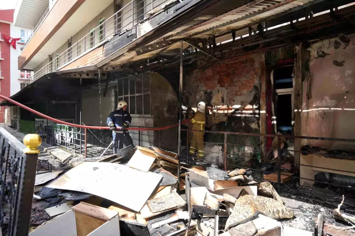 Gümüşhane'de İkinci El Eşya Dükkanında Yangın Çıktı