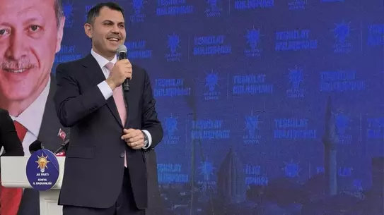 Bakan Kurum, Özgür Özel'e Bayhan'ın şarkısıyla yanıt verdi