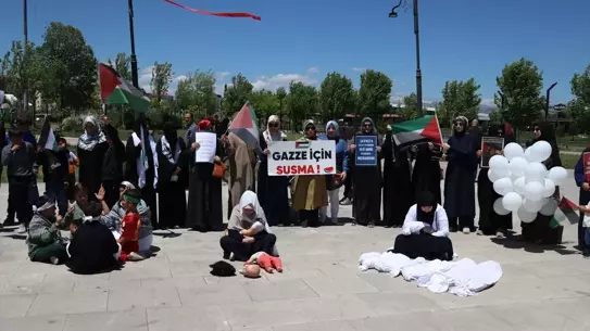 Ağrı'da Kadınlardan Barış İçin Balon Gönderimi