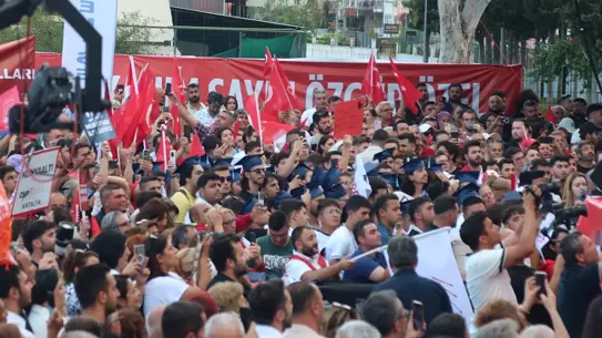 Özgür Özel'den Ekrem İmamoğlu'na Destek