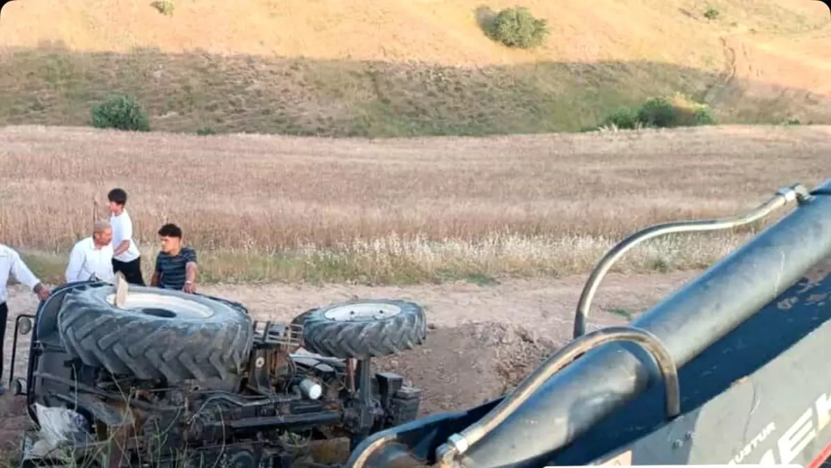 Siirt'te Traktör Devrildi: 2 Yaralı
