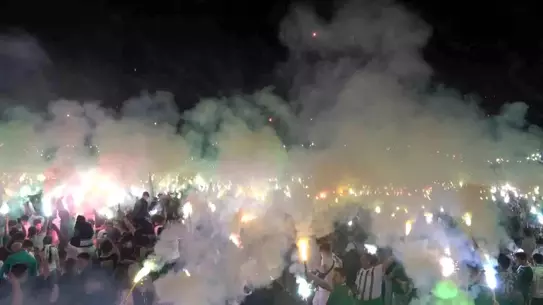 Bursaspor 62. Yaşını Meşalelerle Kutladı