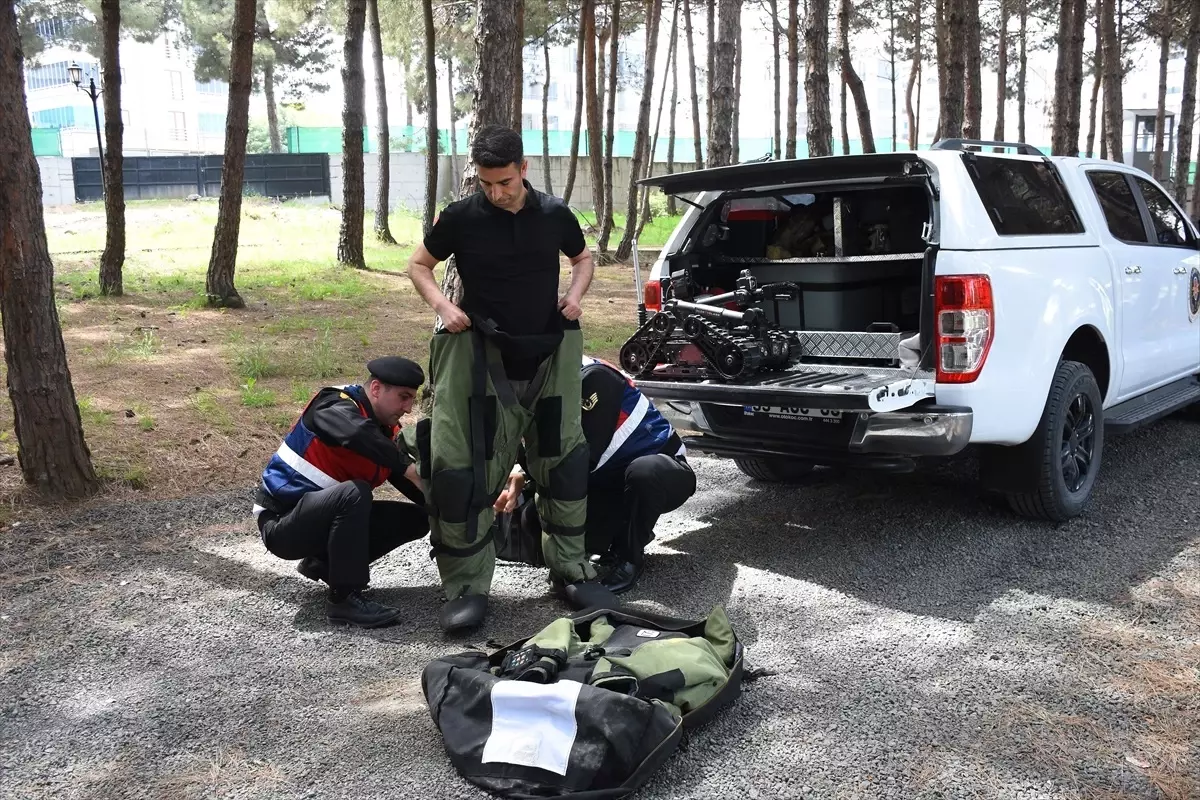 Bomba uzaktan müdahale aracı "TMR-II Halil" jandarmanın hayat kurtaran yardımcısı