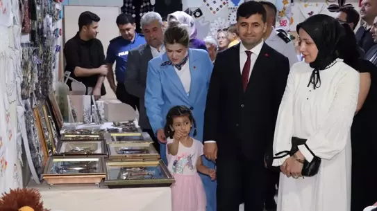 Suşehri'nde Yıl Sonu Sergisi Açıldı