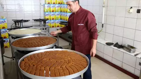 Diyarbakır'da Bayram Tatlıları İçin 3 Vardiya