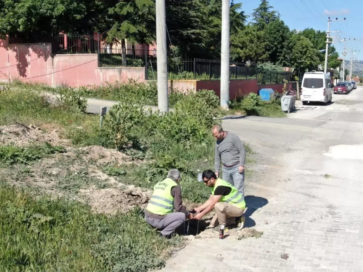 İnönü Belediyesi Yeni Aydınlatma Direkleriyle İlçeyi Aydınlatıyor