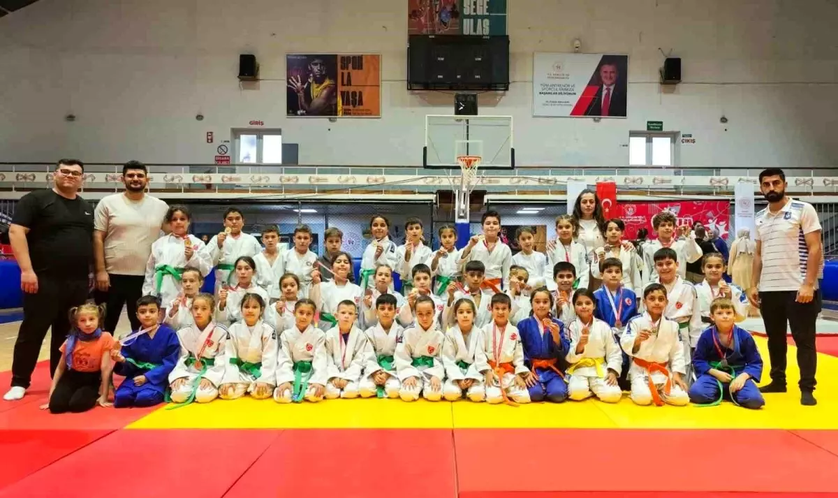 Yunusemre Belediyespor'un Minik Judocularından Büyük Başarı