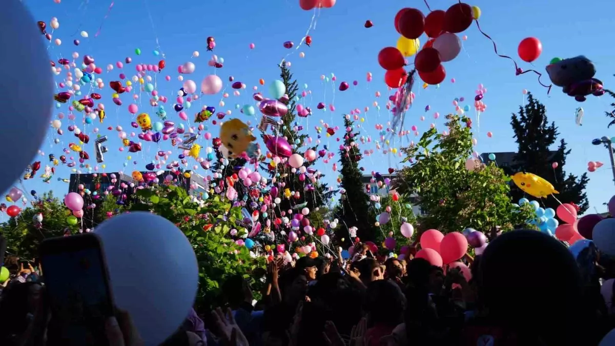 Elif Azra'ya Moral İçin Balon Uçuruldu