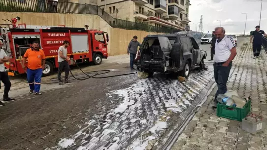 Yusufeli'nde Seyir Halindeki Otomobil Alev Alev Yandı