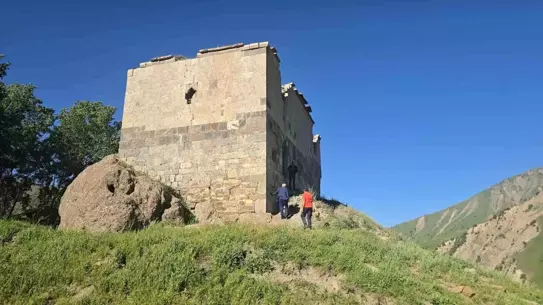 Alman Turist Hakkari'deki Susuzluğu Eleştirdi