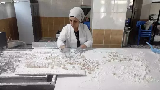 Sasonlu Kadınlar Organik Çilekten Lokum Üretiyor