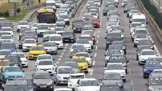 Ulaşımda bayram tedbirleri! Kamyon ve tankerler trafiğe çıkamayacak