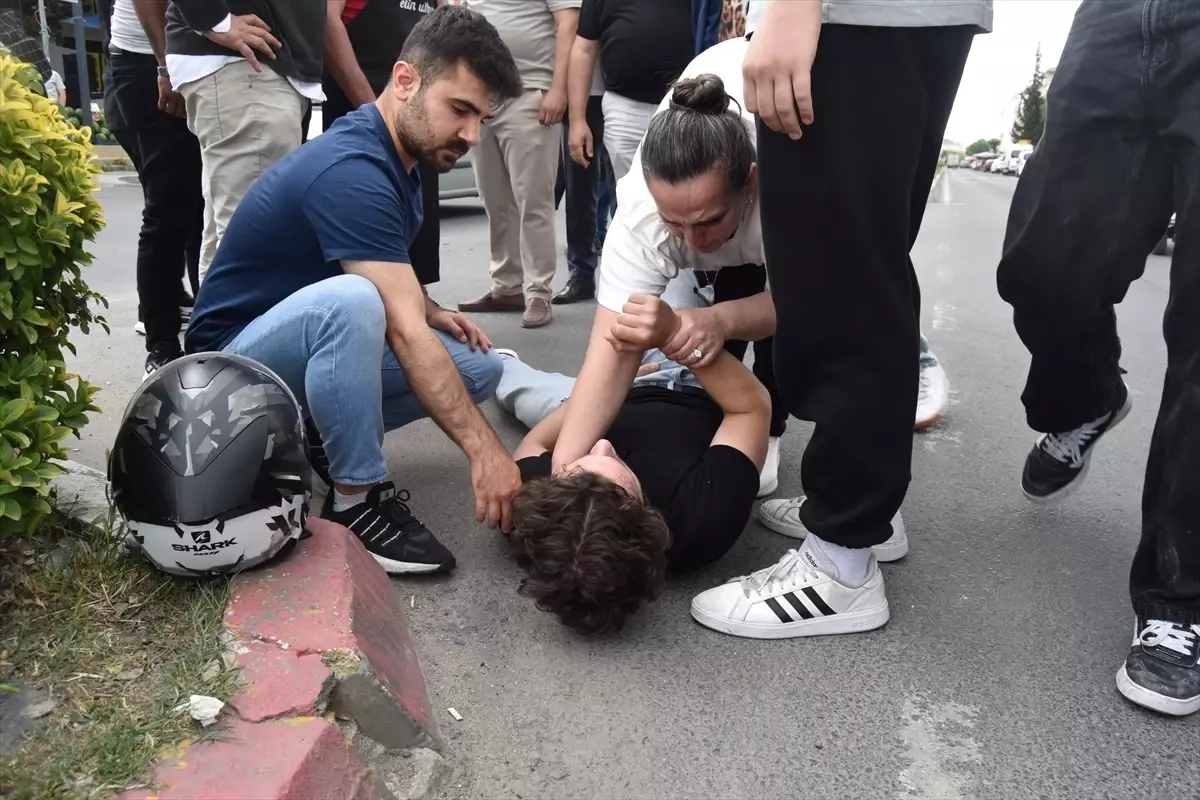 Motosiklet ve Otomobil Çarpıştı