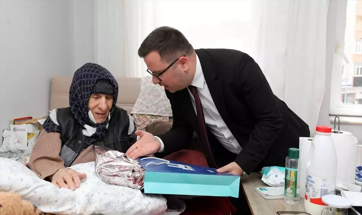 Erzurum'da bayram öncesi yaşlılara temizlik ve bakım hizmeti sunuldu