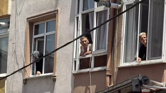 Kağıthane'de Yangın Çıkardı, Polisle Arbede Yaşadı