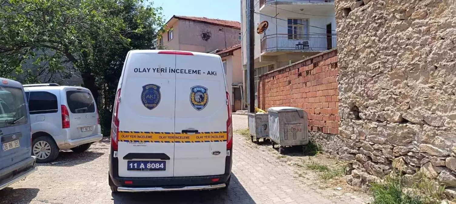 Balkondan Düşen Emekli Öğretmen Ağır Yaralandı