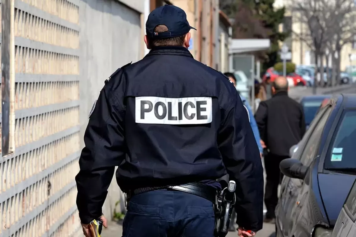 Fransa'da Camiye Kur'an-ı Kerim Yakıldı