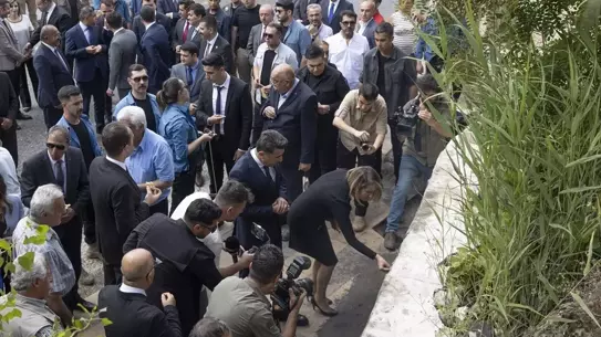 Tunceli Valisi Aygöl, Anafatma Ziyaretgahı'nda lokma dağıttı