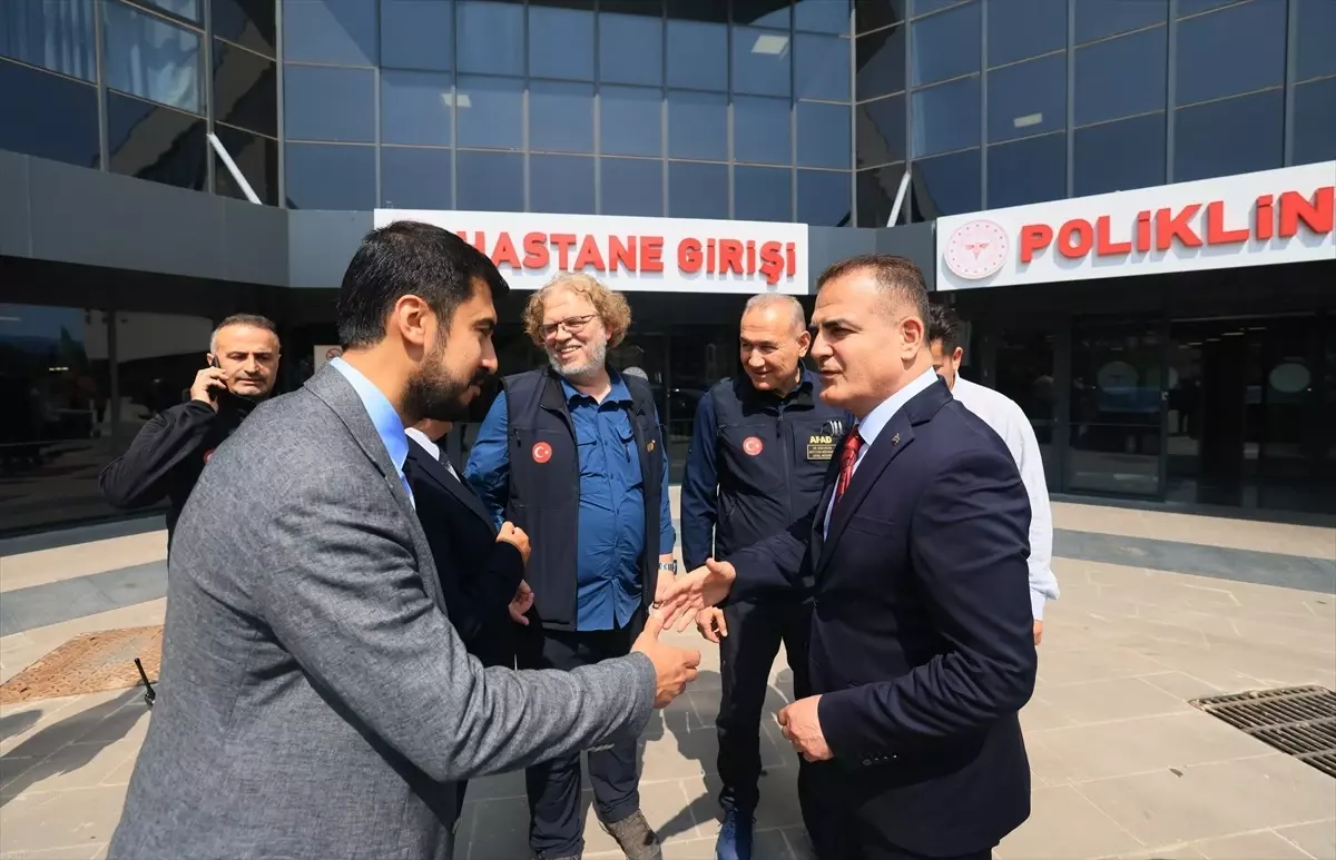 Vali Akbıyık'tan Depremzedelere Ziyaret
