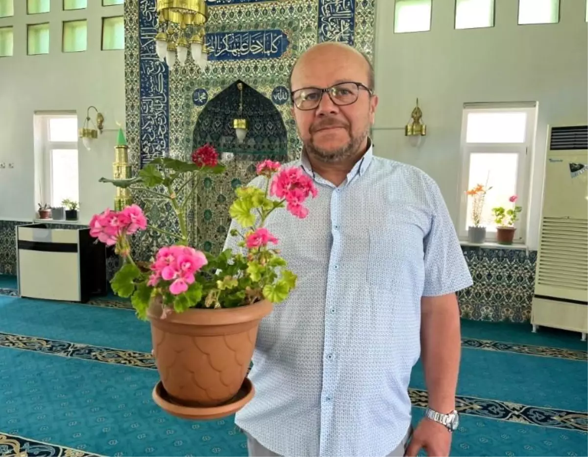 Orman Camii Çiçek Bahçesine Dönüştü