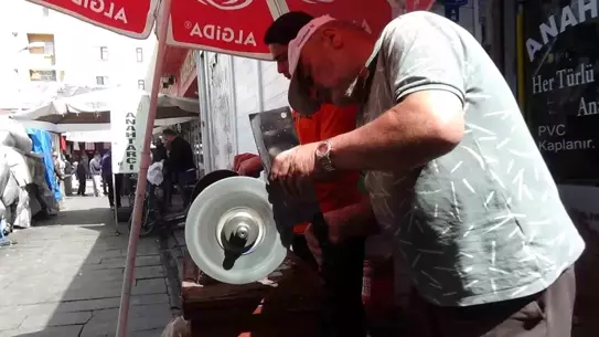 Kars'ta Kurban İçin Bıçak Bileme Yoğunluğu