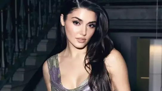 Hande Erçel arkadaşlarıyla mavi turda