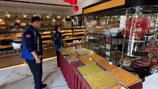 Gebze'de Bayram Öncesi Tatlı Üretiminde Gıda Denetimi