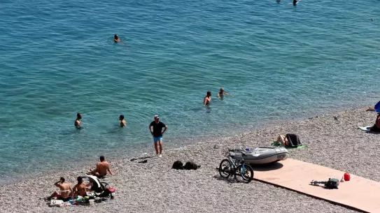 Antalya'da Kavurucu Sıcaklar, Sahiller Dolu