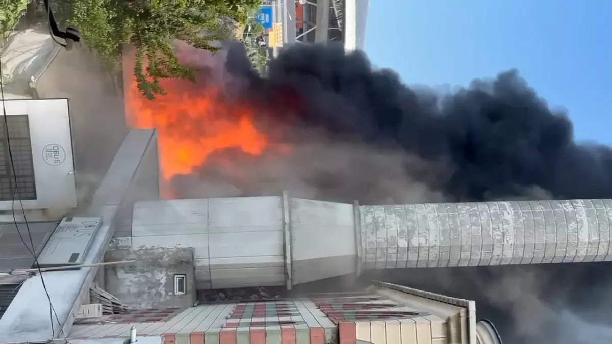 Kağıthane'de Yangın Çıktı