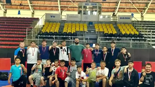 Sakarya Güreş Takımı, Türkiye Şampiyonası'na Katılmaya Hak Kazandı