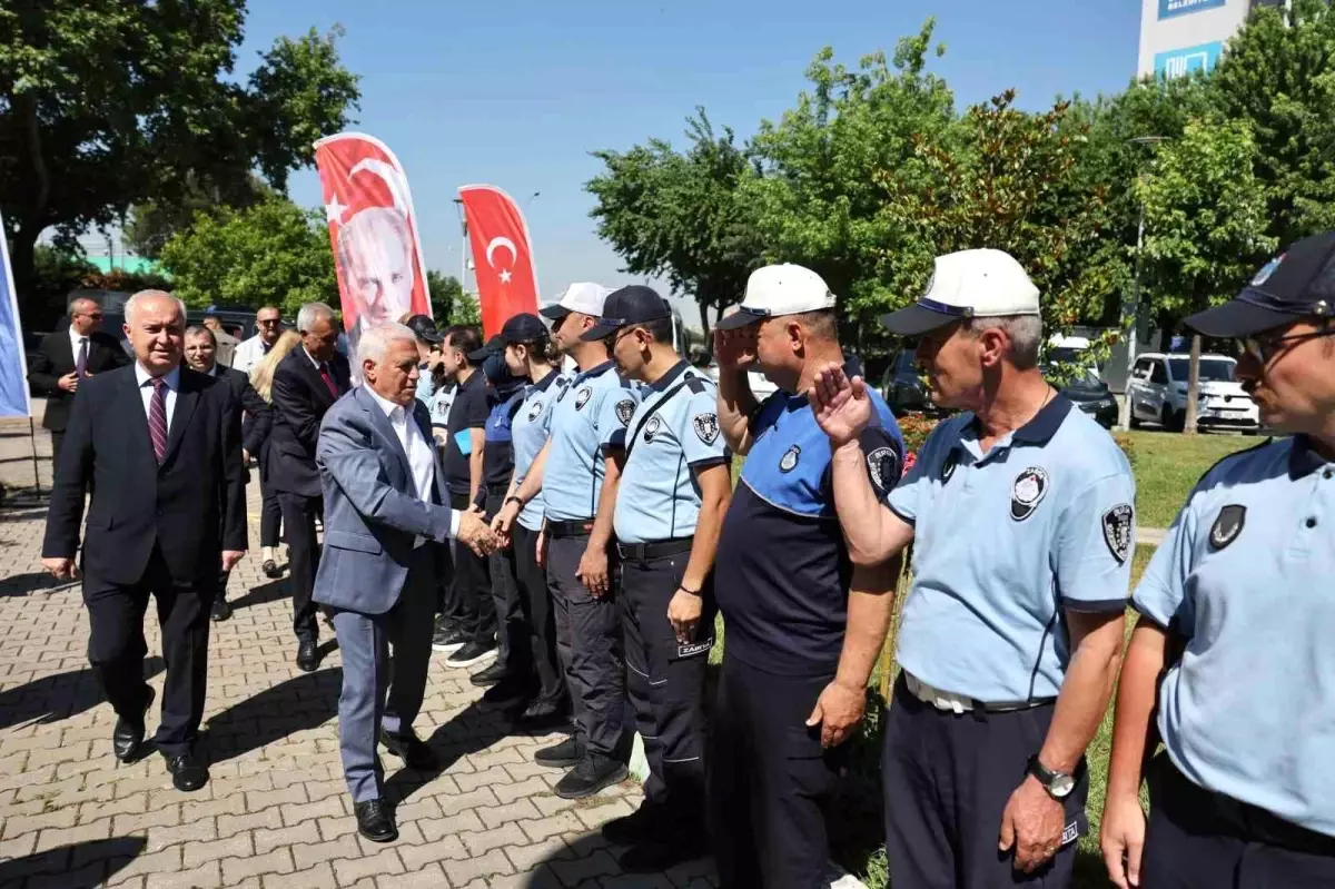 Bursa Büyükşehir Belediye Başkanı Bozbey, Çalışanlarla Bayramlaşma Töreni Düzenledi