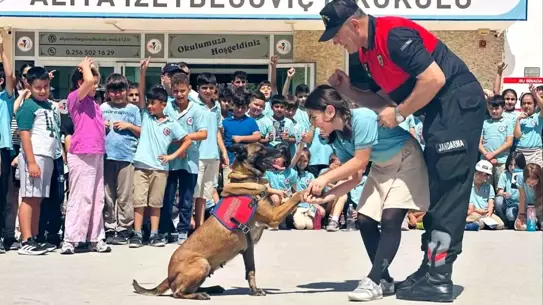 Jandarma'dan Öğrencilere Tanıtım Faaliyeti